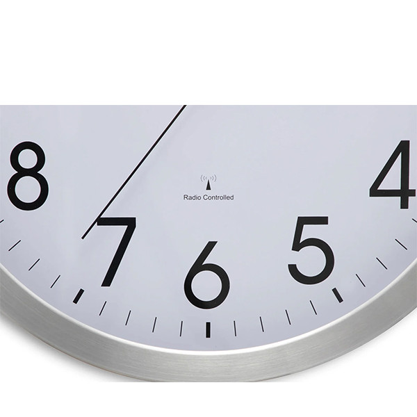 Maul Move radiogestuurde aluminium wandklok zilvergrijs met witte wijzerplaat (Ø 40 cm) 9063108 402493 - 3