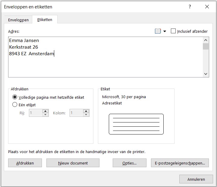 Screenshot van het scherm 'Enveloppen en etiketten' met ingevoerde adresgegevens van één persoon in Word