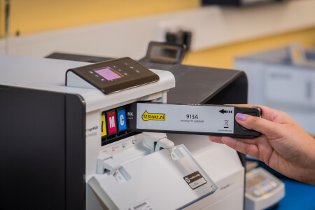 123inkt huismerk inktcartridge wordt getest in een printer